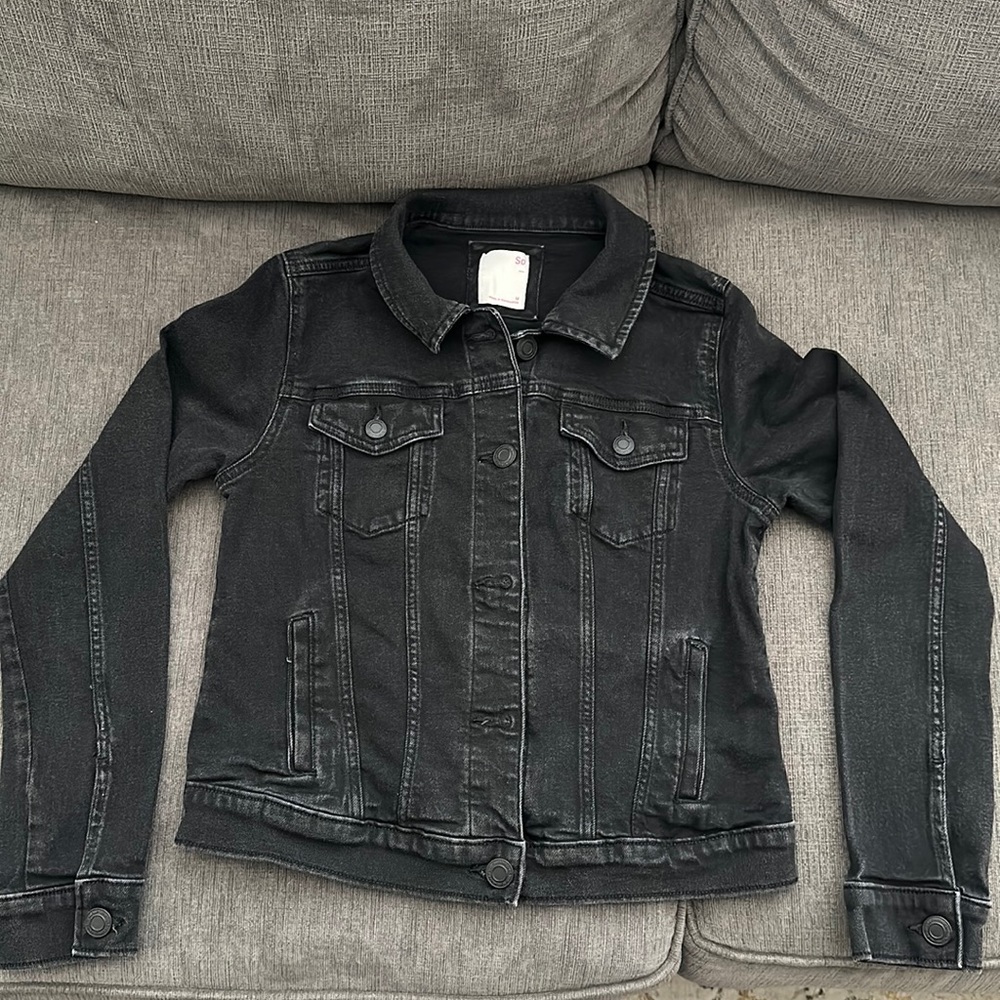 SO Black Jean Jacket, front pockets.